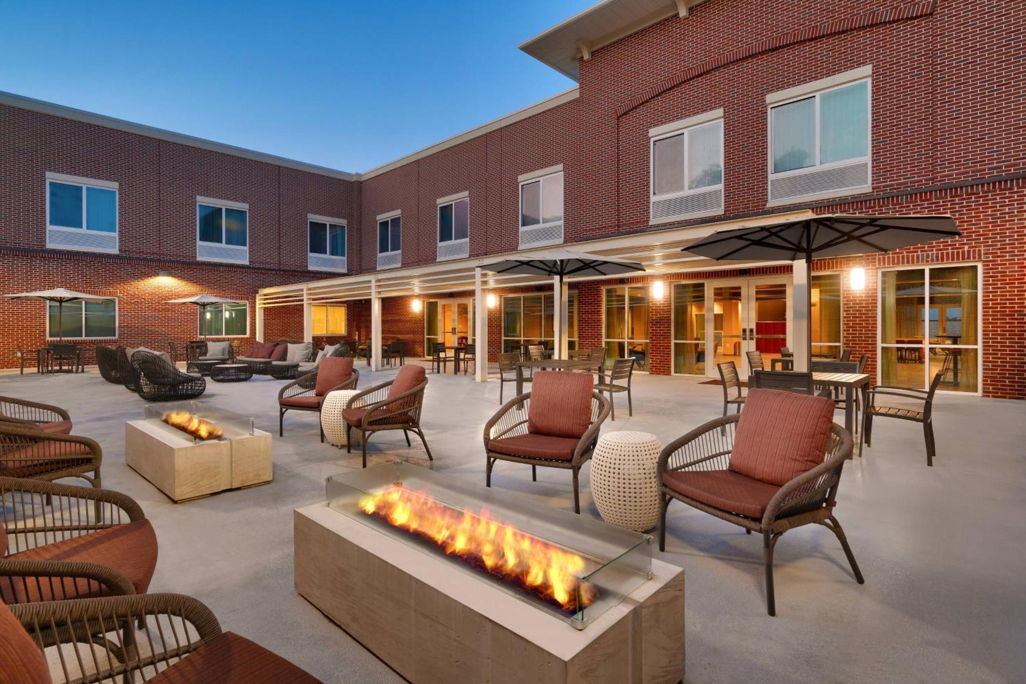 Courtyard By Marriott Atlanta Duluth Downtown 호텔 외부 사진